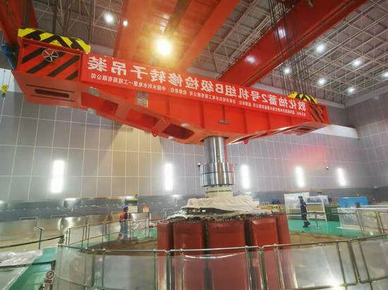 敦化电厂2号机组发电机转子顺利吊出 (1).jpg