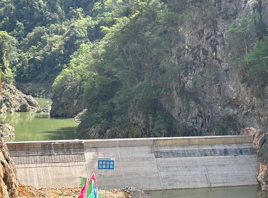 三荔水库工程刚性围堰封顶完成现场形象面貌照片.jpg